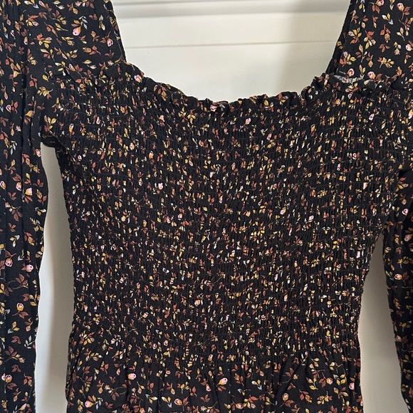 B.P. Floral Black Smocked Crop Top Size S - Picture 2 of 4
